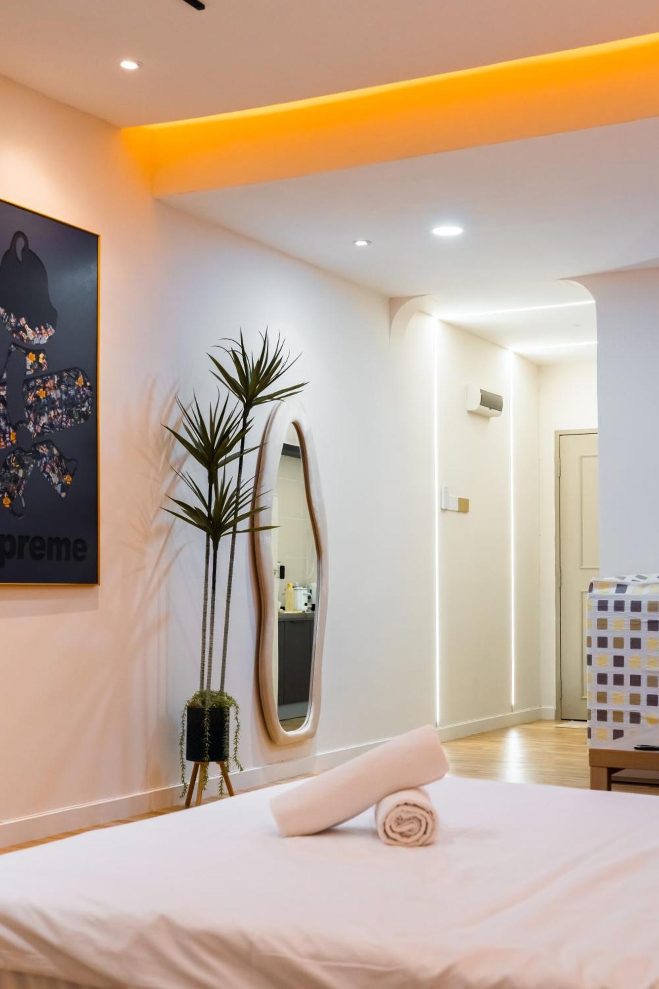 Mount Austin#akademik Suites#austin Center *